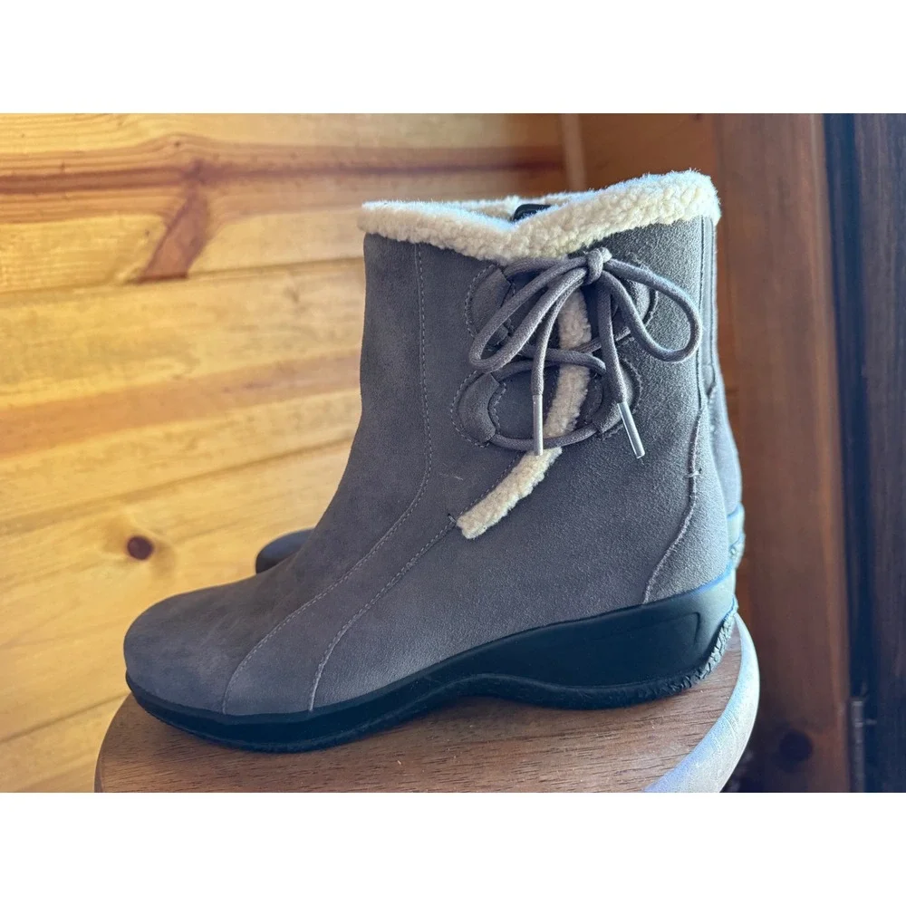 Clarks NWOT Bendables Womens 8M Gray Suede Faux Shearling Trim Ankle Boots - Picture 5 of 7